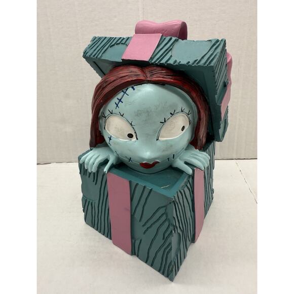 Nightmare Before Christmas Walgreens Exclusive Resin Present Statue Sally - Picture 1 of 6